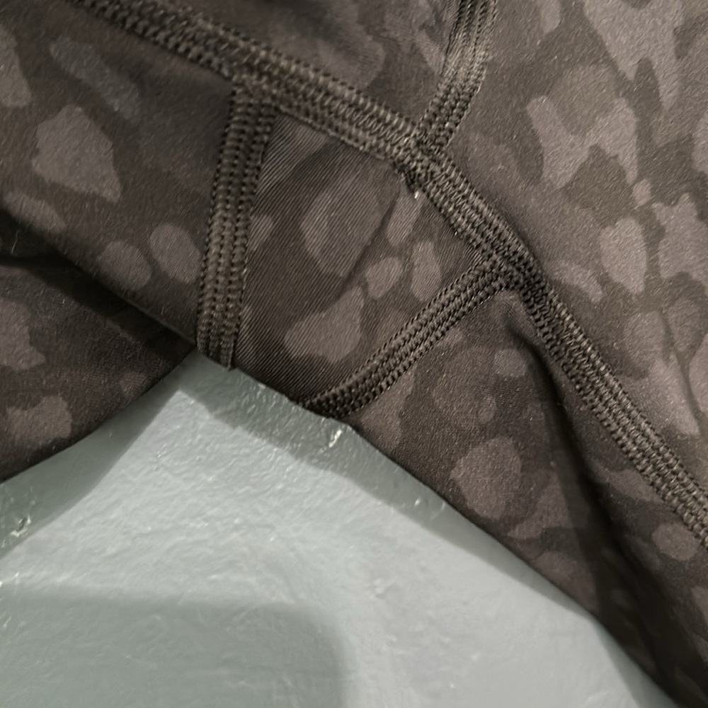 Lululemon 7/8 legging cheetah - Picture 5 of 5